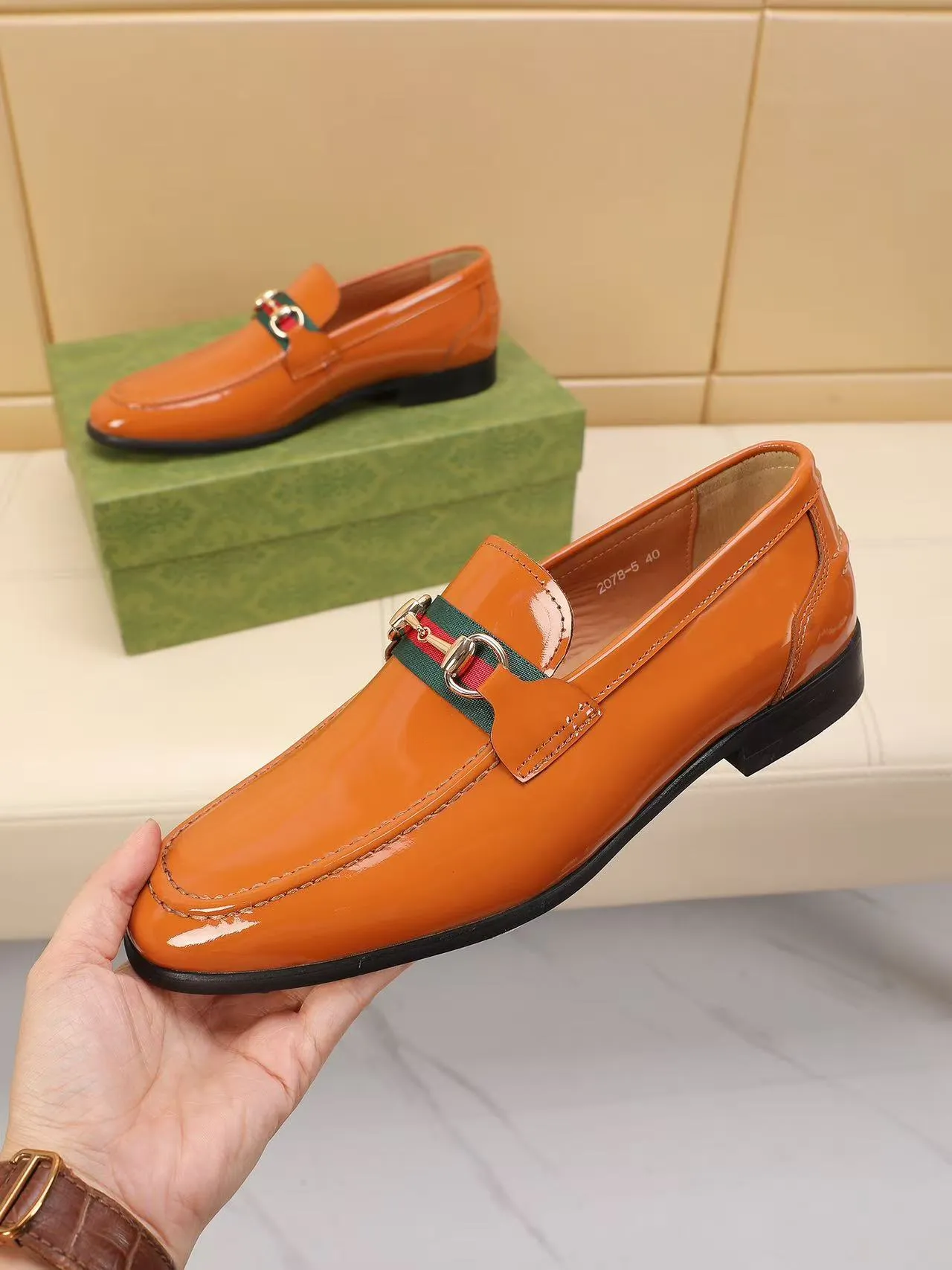 Men's men's shoes 💰440 🆘【GUCCI】Gucci ·🐂里· Hot-selling beanie shoes, top brand luxury, top quality, latest fashion beanie shoes.. The upper is made of original high mercerized smooth cow suede. (Full top-layer water-dyed 🐂 leather and lining). The original stylish and stylish soft rubber wear-resistant and non-slip outsole is light and comfortable on the foot, available in 2 colors! Matching code: 39-45 (38.46. Customized)